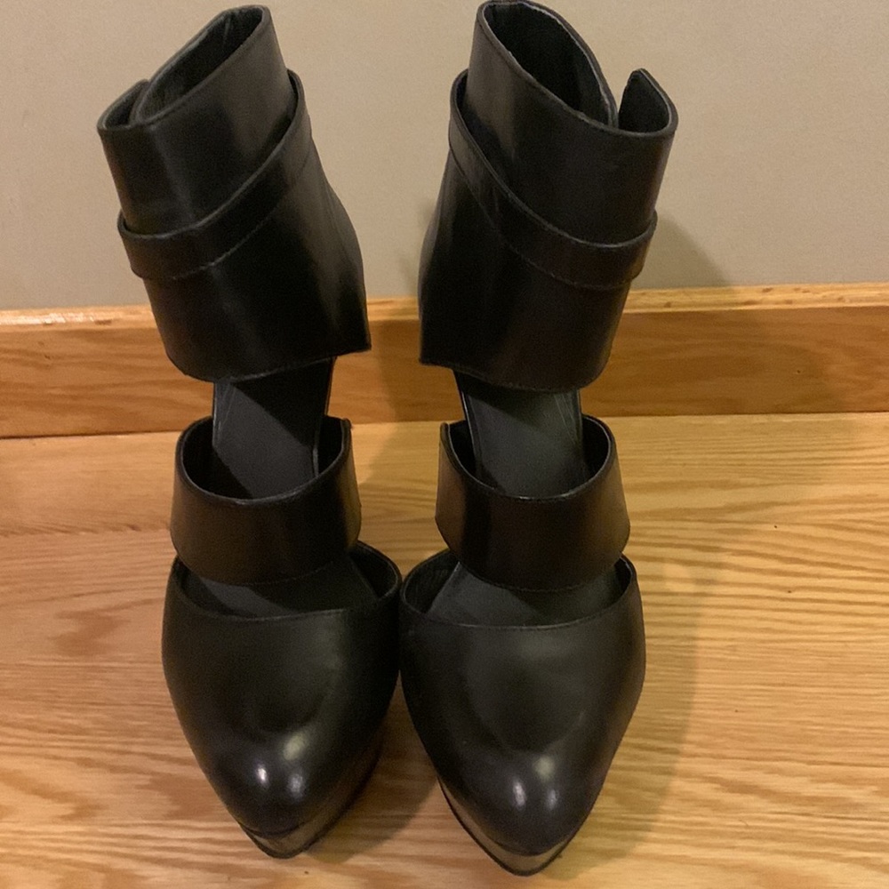 Stylish pair of leather heels / stiletto - Picture 8 of 8
